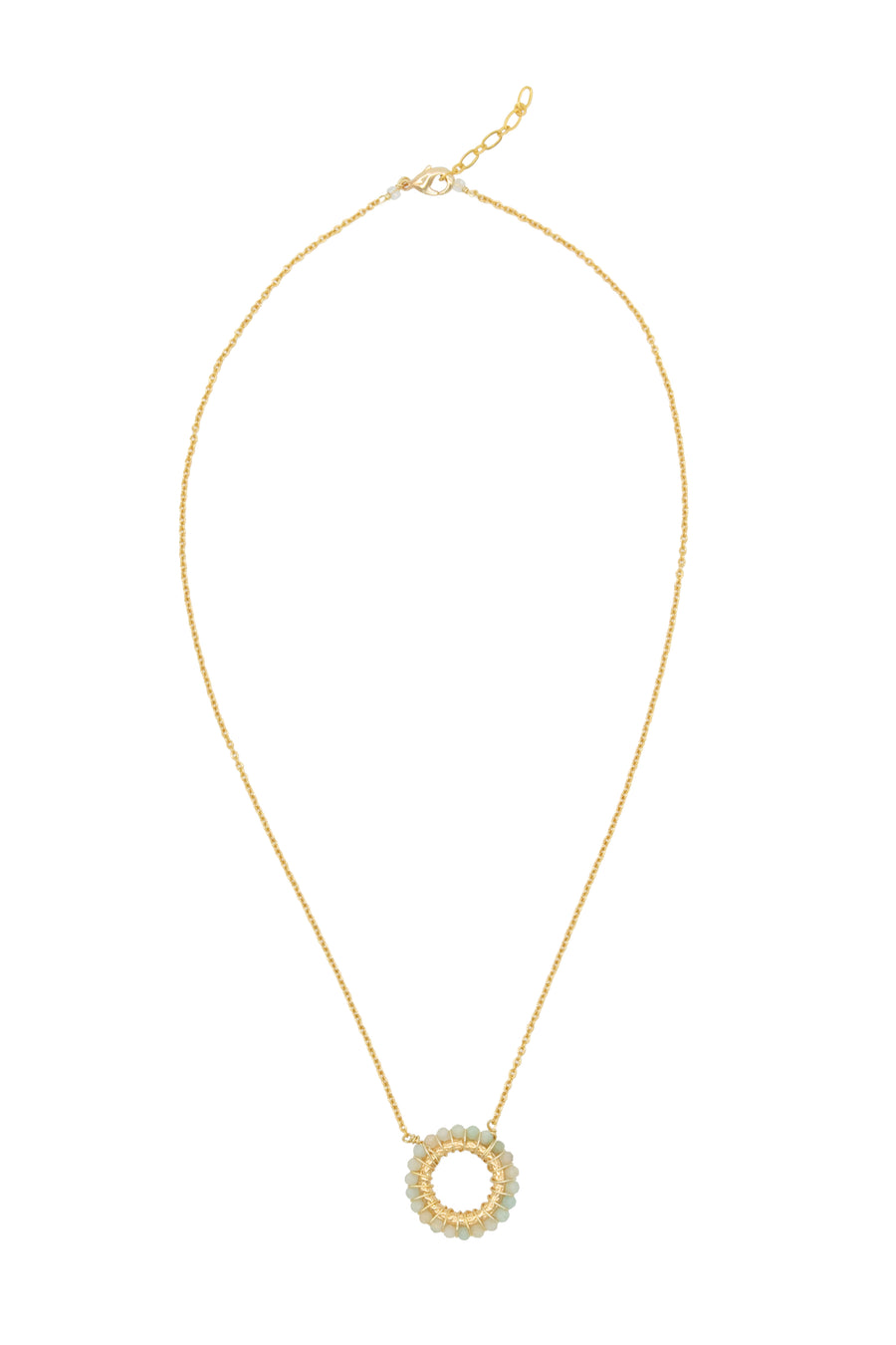 Collar con círculo bordado