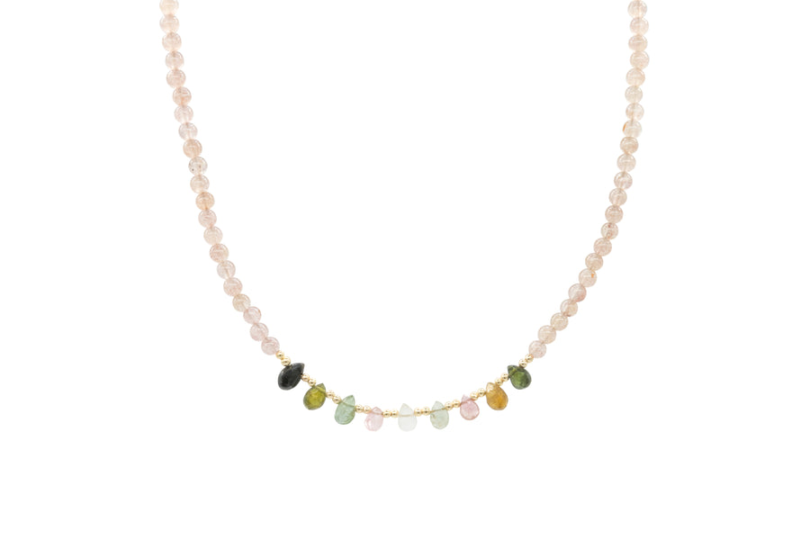 Collar corto con gotas de piedras naturales y gotas de turmalina