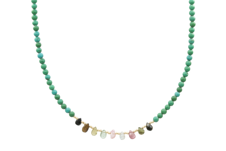 Collar corto con gotas de piedras naturales y gotas de turmalina