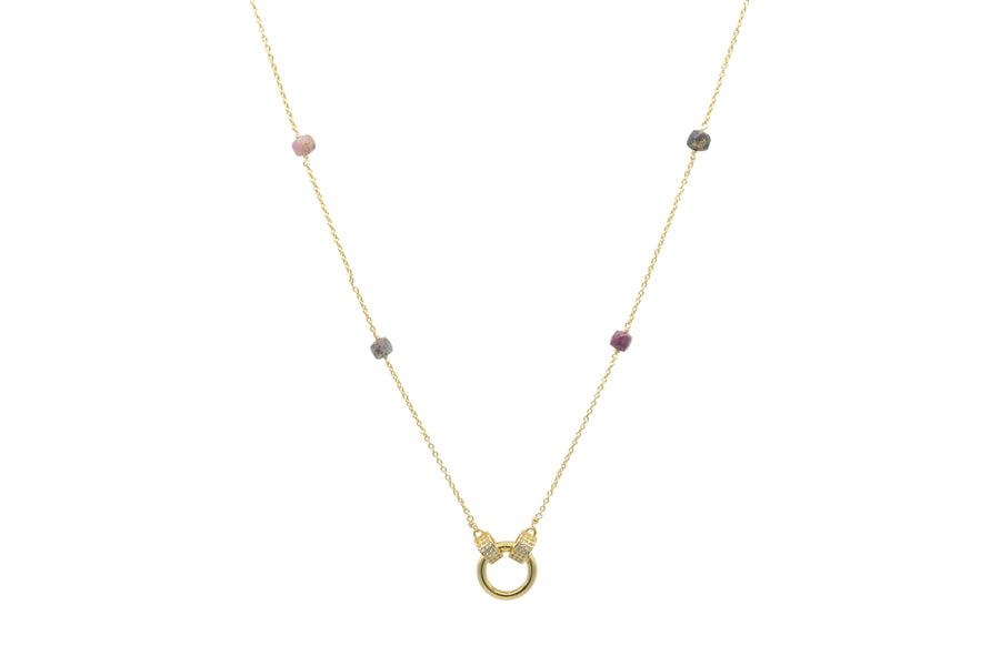 Collar largo de turmalina engarzada broche redondo