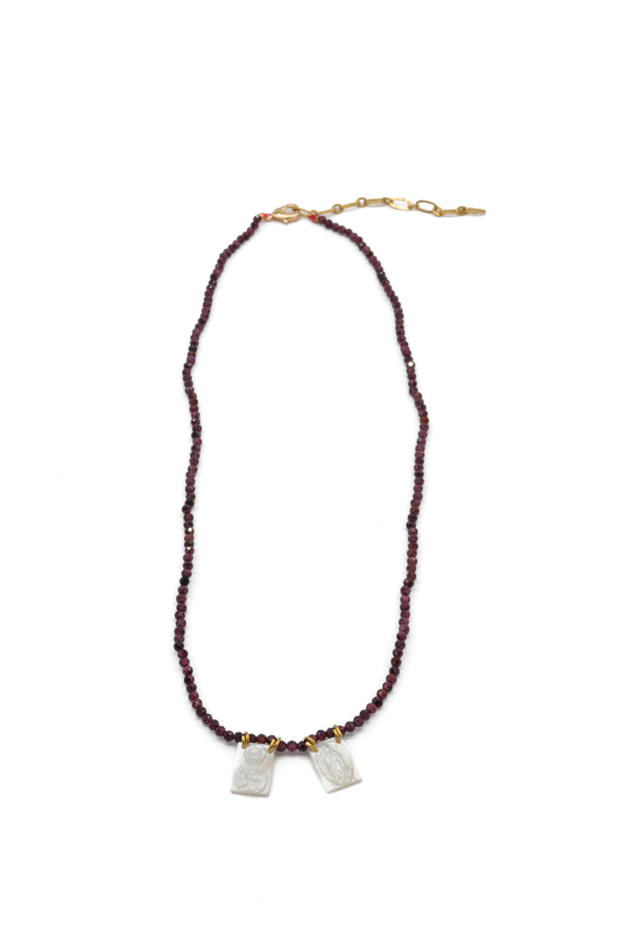 Collar de granate con escapulario de madre perla