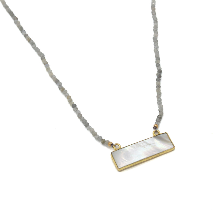 Collar de perla rectangular con piedras