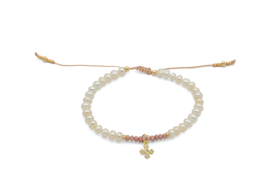 Pulsera ajustable de perlas y cruz Santiago con zirconias