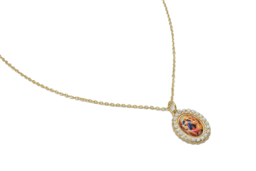 Collar Desatanudos medalla bordada