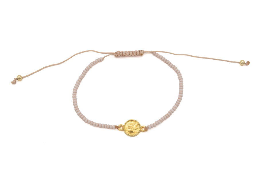Pulsera de chaquira con medalla de escapulario
