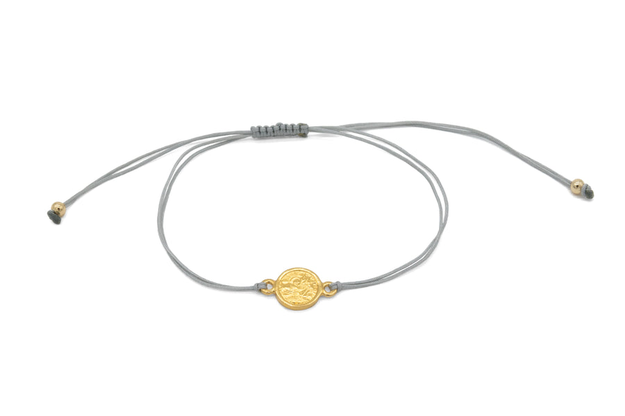 Pulsera de hilo con escapulario