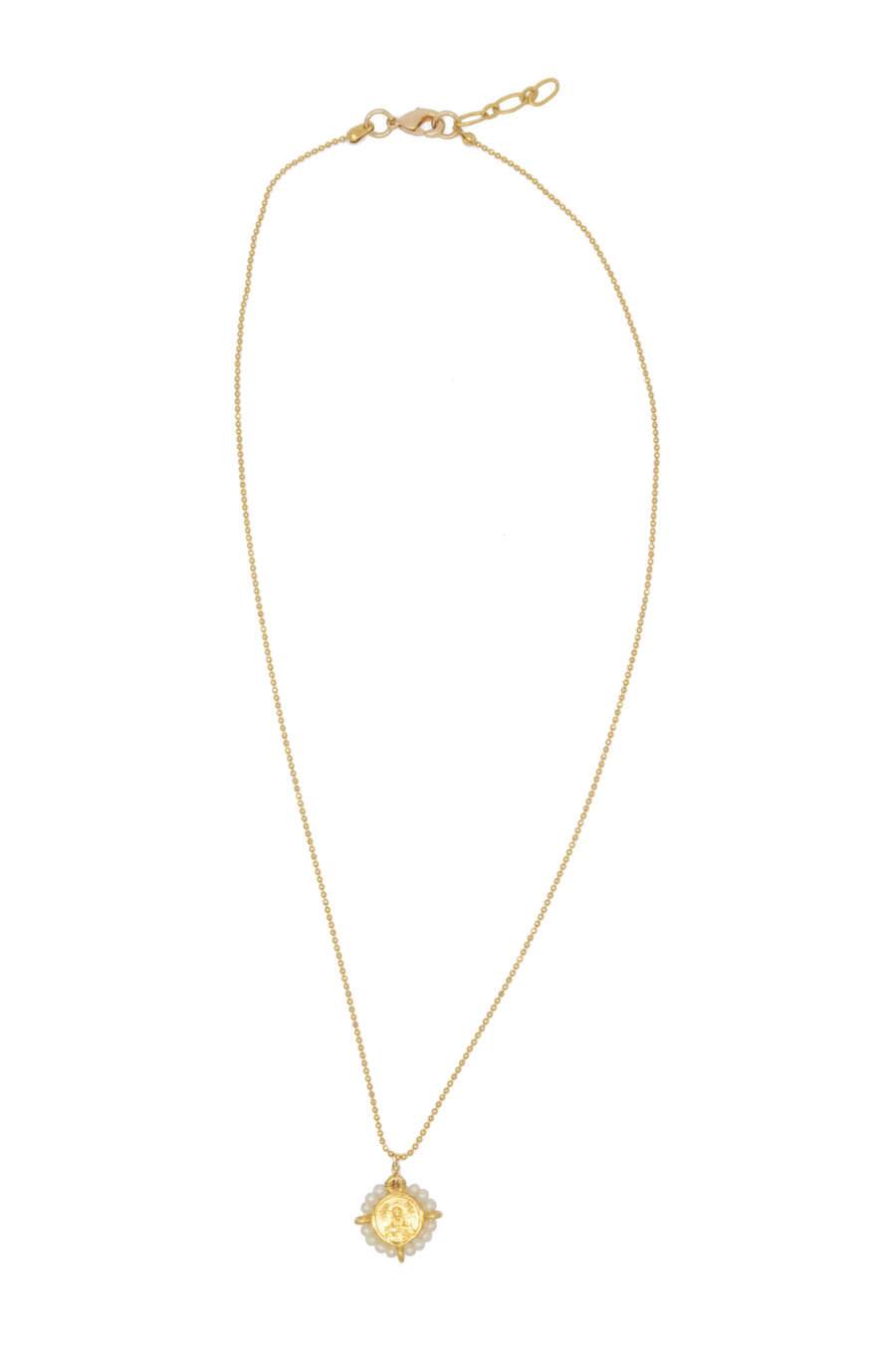 Collar con mini escapulario bordado