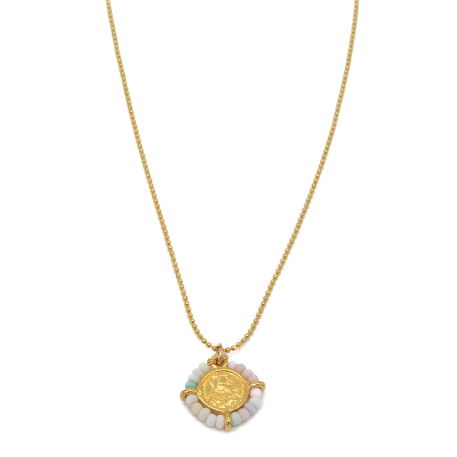 Collar con mini escapulario bordado