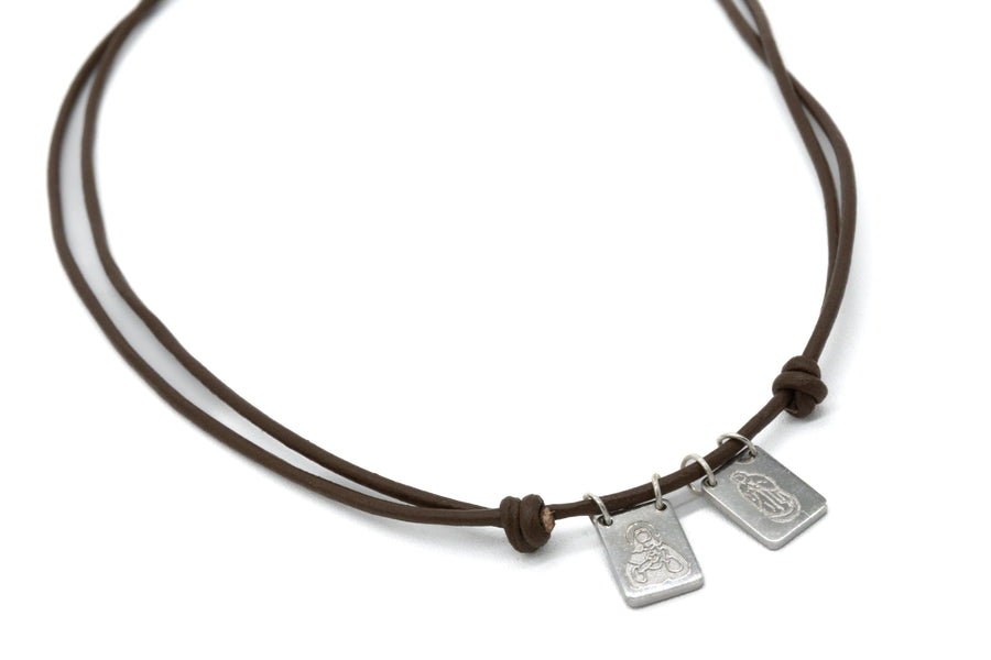Collar de piel con Escapulario