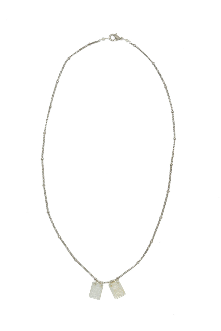 Escapulario de Virgen del Carmen de madre perla plateado