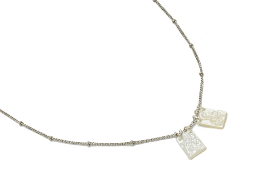 Escapulario de Virgen del Carmen de madre perla plateado