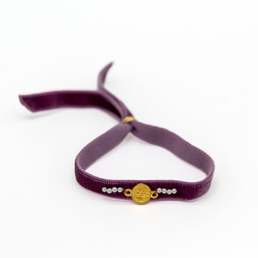 Pulsera de terciopelo con escapulario