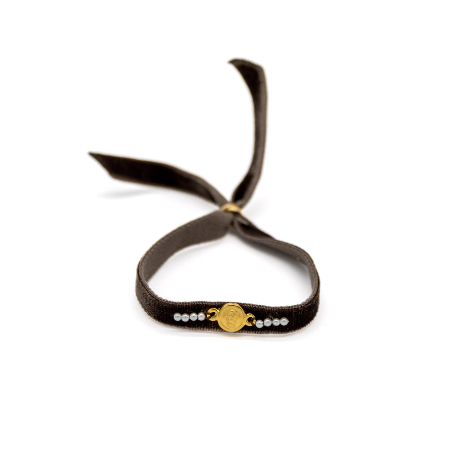 Pulsera de terciopelo con escapulario