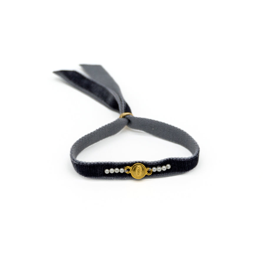 Pulsera de terciopelo con escapulario