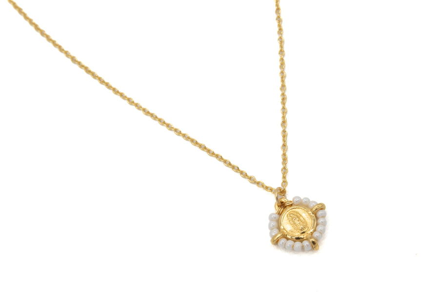 Collar de Virgen bordada