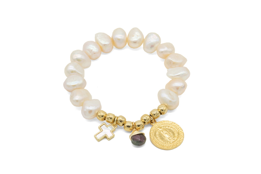 Pulsera de perlas con charms y Virgen de Guadalupe