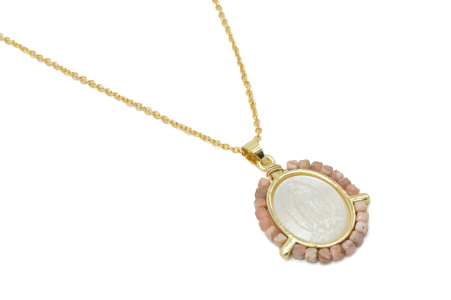 Collar de Virgen de Guadalupe en madre perla bordada