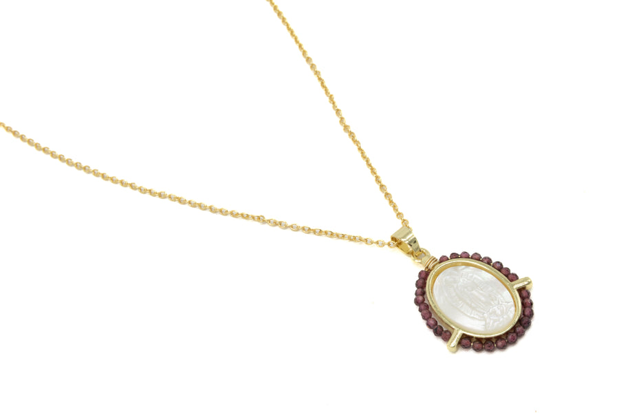 Collar de Virgen de Guadalupe en madre perla bordada