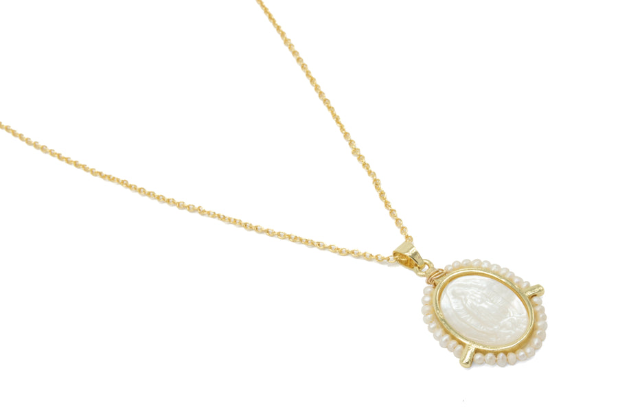 Collar de Virgen de Guadalupe en madre perla bordada