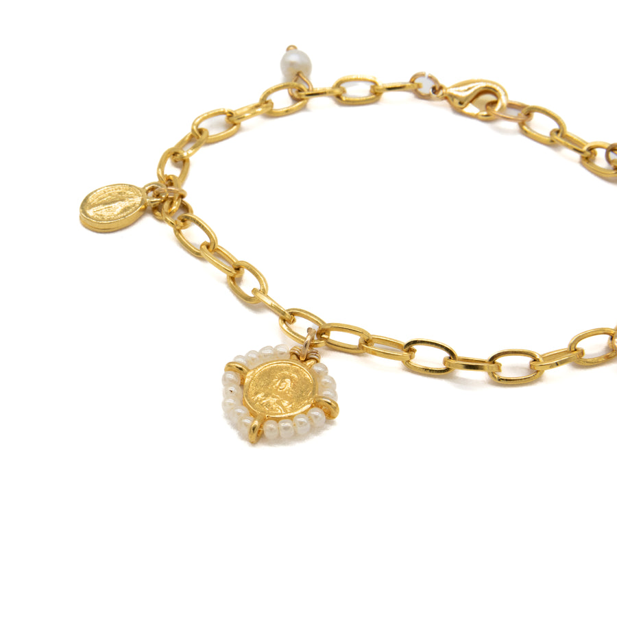Pulsera de mini dijes con escapulario