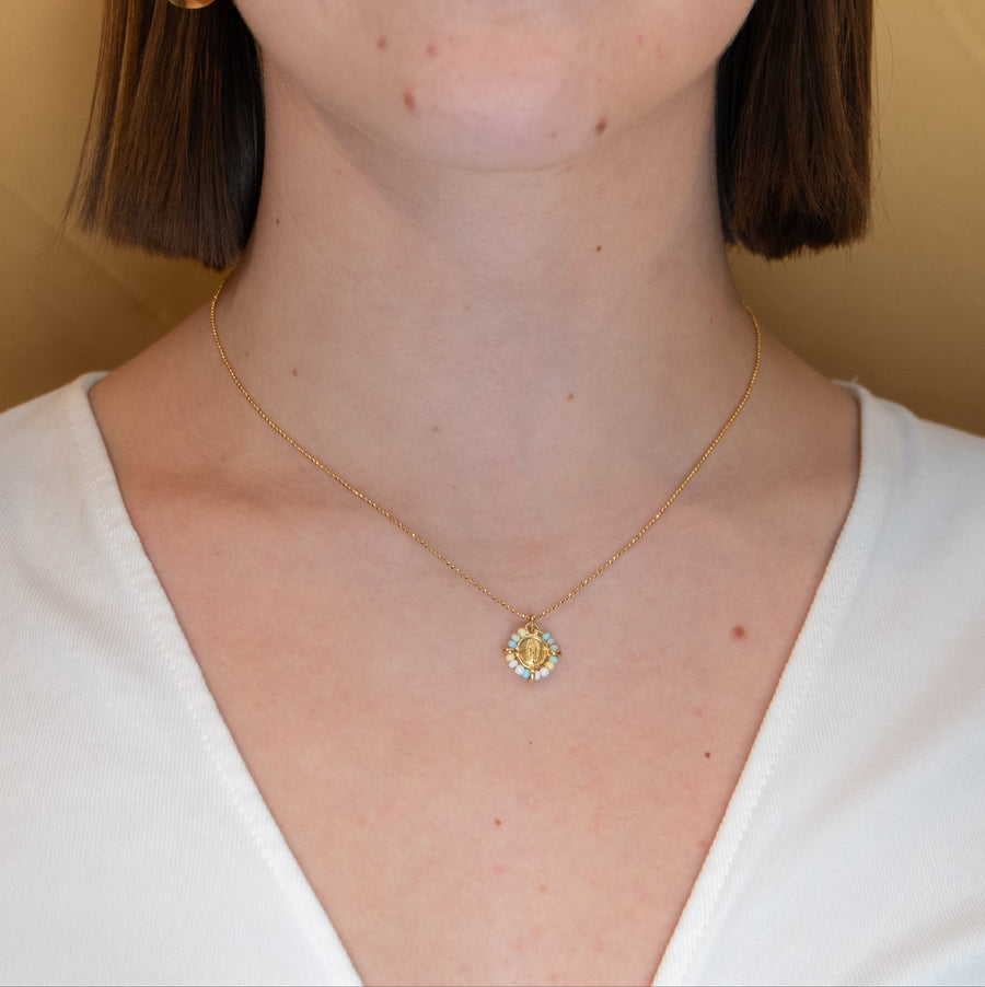 Collar de Virgen bordada