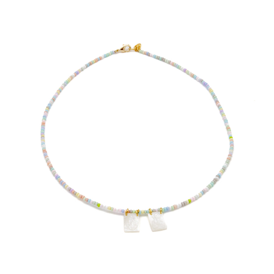 Collar de chaquira con escapulario de Virgen de Guadalupe