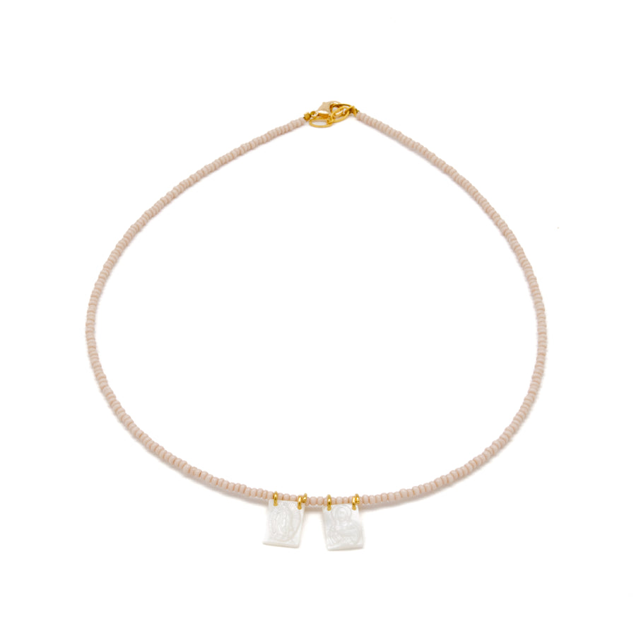 Collar de chaquira con escapulario de Virgen de Guadalupe